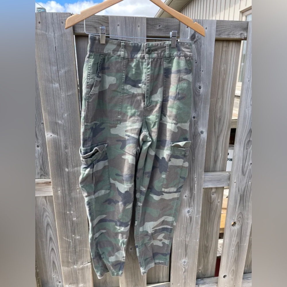 Aritzia Camo Cargo Pants